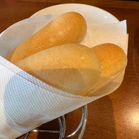 Photo taken at Olive Garden by Wai on 9/30/2021
