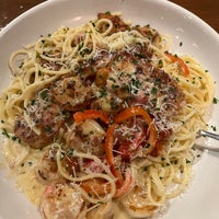 Photo taken at Olive Garden by Wai on 11/6/2021