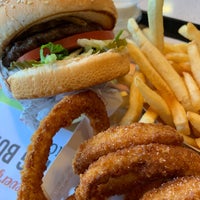 Photo taken at The Habit Burger Grill by Wai on 8/24/2019