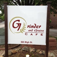 Das Foto wurde bei Grinder and Grains Cafe von Jason am 4/30/2014 aufgenommen