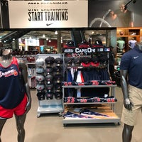 Photo taken at DICK&amp;#39;S Sporting Goods by Jason on 3/31/2017
