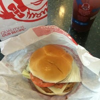 Photo taken at Wendy&amp;#39;s by Chris S. on 8/21/2015