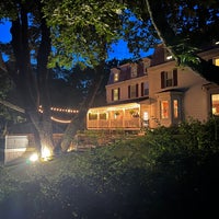 Photo taken at Harbour Cottage Inn by Alissa M. on 8/1/2023