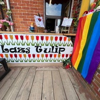 Foto diambil di Lazy Tulip Cafe oleh siva pada 6/26/2022