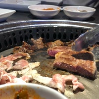 รูปภาพถ่ายที่ Gen Korean BBQ House โดย Clement N. เมื่อ 5/2/2018