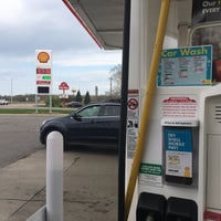 Foto diambil di Shell Gas Station oleh Drew P. pada 5/6/2018