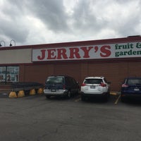 Photo taken at Jerrys Fruit And Garden Center by Drew P. on 7/20/2017