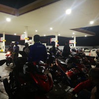 Photo taken at Shell by Faiz C. on 4/12/2018