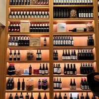 Foto tirada no(a) Milos Wine Bar por Angela W. em 1/24/2024