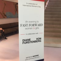 รูปภาพถ่ายที่ Diane Von Furstenberg โดย Alison F. เมื่อ 3/6/2017