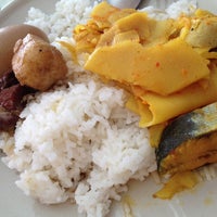 Photo taken at Rarn Mae Praving (Southerner&amp;#39;s Cuisine) by Peerasak C. on 1/14/2014