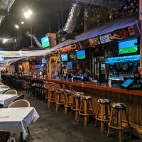 Foto scattata a 8th Ave Tiki Bar And Grill da Brenda il 10/23/2020