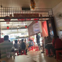 Photo taken at Heng Huat Café by Sono W. on 8/9/2018