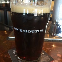 Foto tirada no(a) Rock Bottom Brewery por Terri S. em 3/22/2015