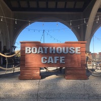 Foto scattata a Boathouse Cafe da Sara B. il 10/21/2018