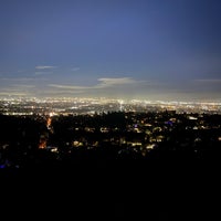 Photo taken at Mulholland Scenic Overlook by Matteo P. on 3/26/2023