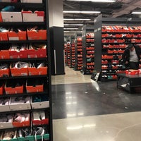 nike factory outlet flushing ny