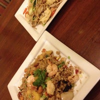 รูปภาพถ่ายที่ Charn Thai Restaurant โดย Y K. เมื่อ 2/14/2013
