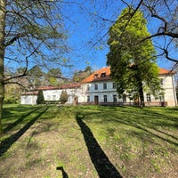 Photo taken at Divadlo Na Jezerce by Radezim on 4/27/2022