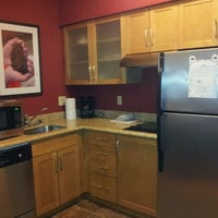 Foto diambil di Residence Inn by Marriott Anchorage Midtown oleh Chas E. pada 12/15/2012