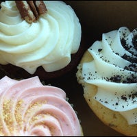 รูปภาพถ่ายที่ Polka Dot Bake Shop โดย Cicely G. เมื่อ 10/24/2012