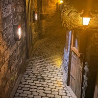 Photo taken at The Edinburgh Dungeon by LHuiDJi K. on 7/10/2023