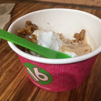 Photo taken at 16 Handles by Jessica L. on 11/15/2016