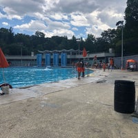 Снимок сделан в Lasker Pool &amp;amp; Ice Rink пользователем Maria S. 6/30/2019