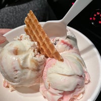 Photo taken at Jeni&amp;#39;s Splendid Ice Creams by Maria S. on 1/8/2022