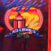 Photo taken at Oggi&amp;#39;s Sports | Brewhouse |Pizza by Jessica D. on 9/30/2012