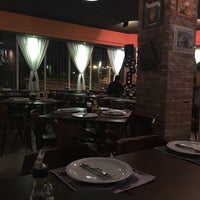 Foto tirada no(a) Divina Comédia Pizza Bar por Mei T. em 2/28/2017