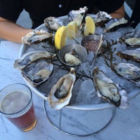 Foto scattata a Ferry Plaza Seafood da Jeanne A. il 10/4/2014