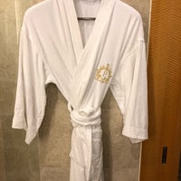 Foto diambil di Riverside Hotel oleh TJ pada 10/5/2018