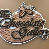 รูปภาพถ่ายที่ The Chocolate Gallery โดย Chris เมื่อ 5/22/2018