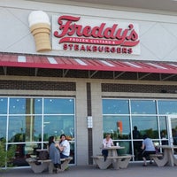 Photo taken at Freddy&amp;#39;s Frozen Custard &amp;amp; Steakburgers by Chris on 5/21/2014