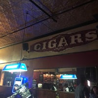 Foto tirada no(a) Mission Tobacco Lounge por David A. H. em 3/19/2017