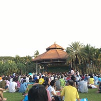 Photo taken at ดนตรีในสวน ศาลาภิรมย์ภักดี สวนลุมพินี by Jinnarat S. on 2/14/2016
