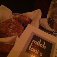 2/2/2013にVic L.がMitch &amp;amp; Toni&amp;#39;s American Bistroで撮った写真