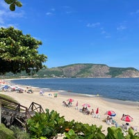 Photo taken at Praia de Camboinhas by Crixt O. on 3/10/2024