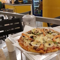 Photo taken at Yellow Cab Pizza Co. by 🇵🇭Bernz🇵🇭 L. on 8/17/2018
