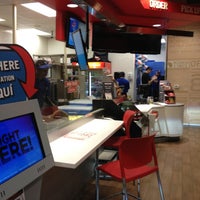 Photo taken at Domino&#39;s Pizza by Maurílio M. on 12/8/2012