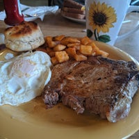 Das Foto wurde bei Uncle Bucks Restaurant &amp;amp; Bar von Laura am 11/5/2019 aufgenommen