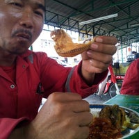 Photo taken at Kedai Makan Wirawiri by Akhmal Hakim J. on 9/25/2012