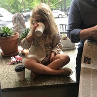 6/10/2018 tarihinde Polina K.ziyaretçi tarafından Cafe Grumpy'de çekilen fotoğraf