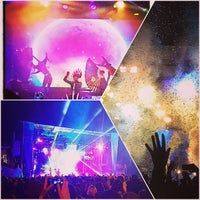 รูปภาพถ่ายที่ Sunset Strip Music Festival โดย Savvy C. เมื่อ 9/22/2014