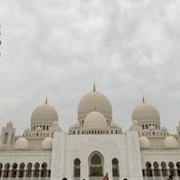 Photo taken at Sheikh Zayed Grand Mosque by Borz;) 🇺🇦 on 4/12/2018