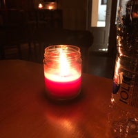 รูปภาพถ่ายที่ The Rum Bar cocktails &amp;amp; spirits โดย Chris T. เมื่อ 4/20/2018