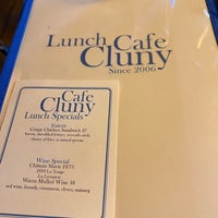Foto diambil di Cafe Cluny oleh Laura F. pada 1/5/2024