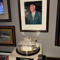 Photo taken at Arnold Palmer&amp;#39;s Restaurant by Laura F. on 12/25/2021