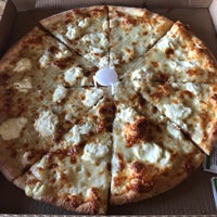 Снимок сделан в Bongiorno&amp;#39;s New York Pizzeria пользователем Laura F. 9/17/2021